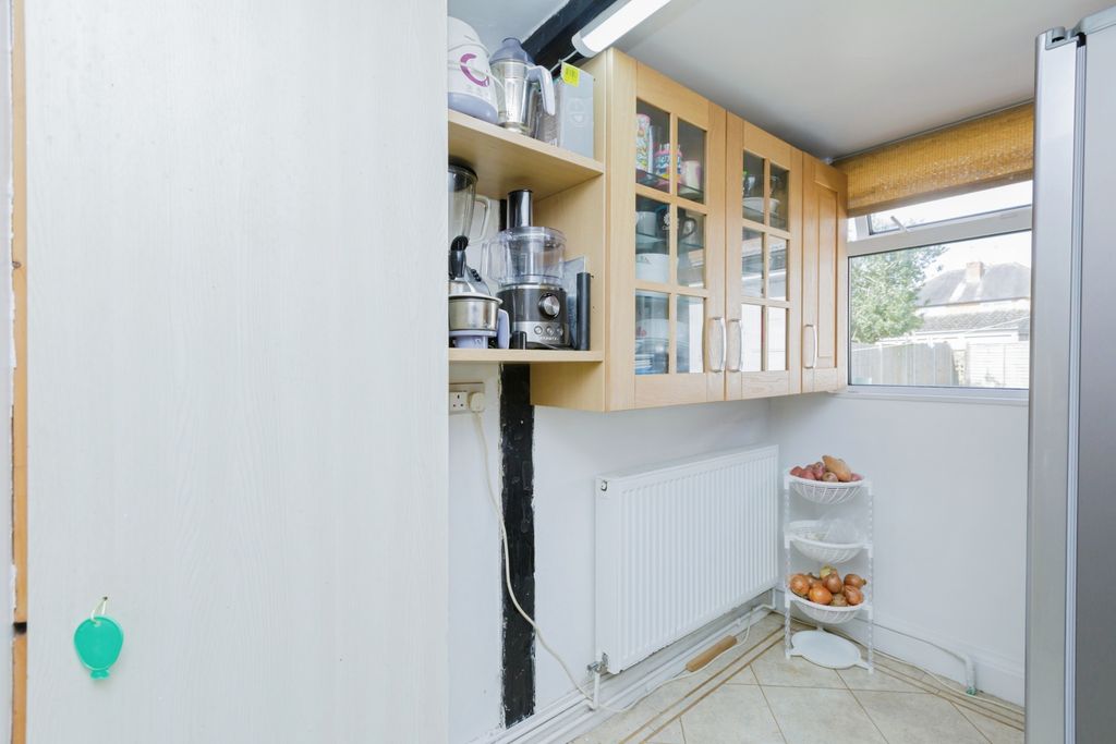 3 bed semi-detached house for saleKingsmead Close, Leicester LE2 photo 5