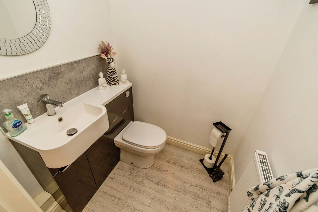 Additional image 7 of 7 bed detached house for saleBursnips Road, Wolverhampton, West Midlands WV11