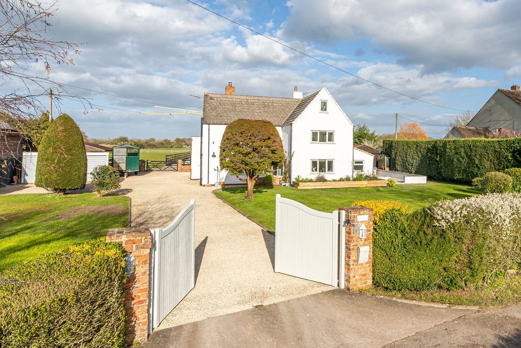 5 bed equestrian for saleOld Sodom Lane, Dauntsey SN15