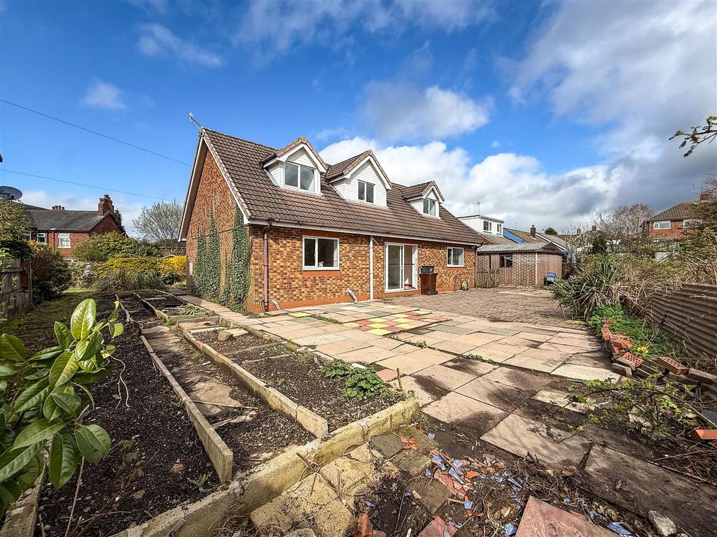 4 bed detached house for saleSmithy Lane, Biddulph ST8 photo 5