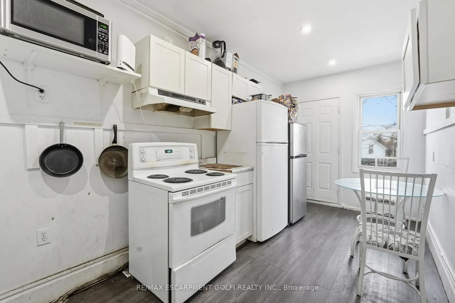 90 Sherman Avenue photo 3