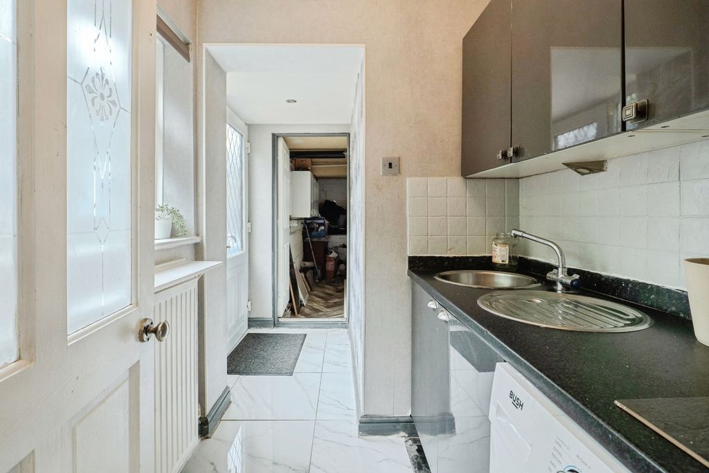 Additional image 8 of 6 bed detached house for saleGleneagles, Tamworth, Staffordshire B77