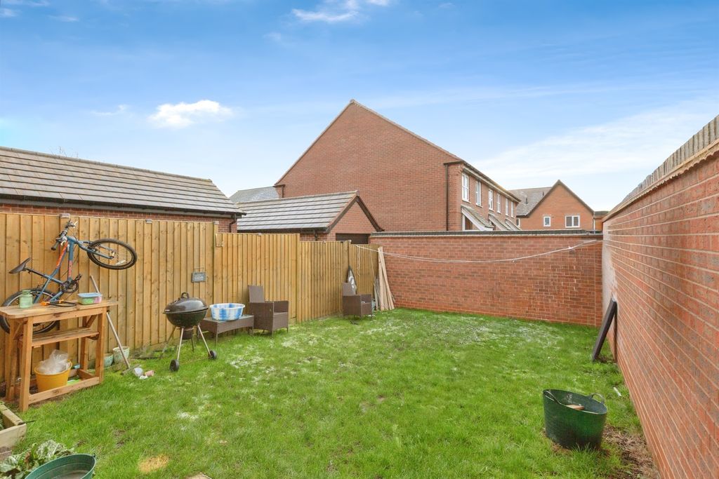 Additional image 17 of 5 bed semi-detached house for saleTollgate Close, Oadby, Leicester LE2