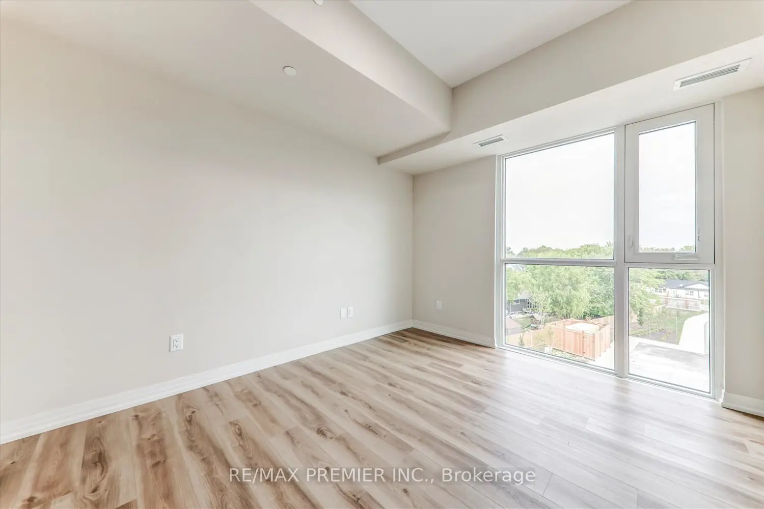 Additional image 13 of 50 Herrick Avenue Lp-17