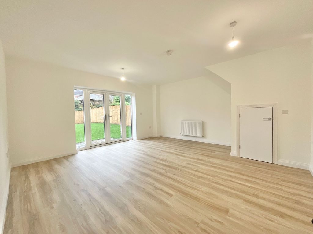 3 bed semi-detached house for saleCastle Meadows, Eccleshall ST21 photo 2