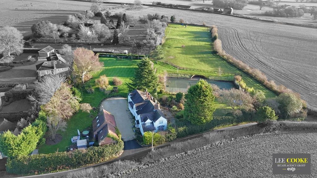 6 bed detached house for saleHilltop, Gunstone / Foxes Lane, Brewood ST19