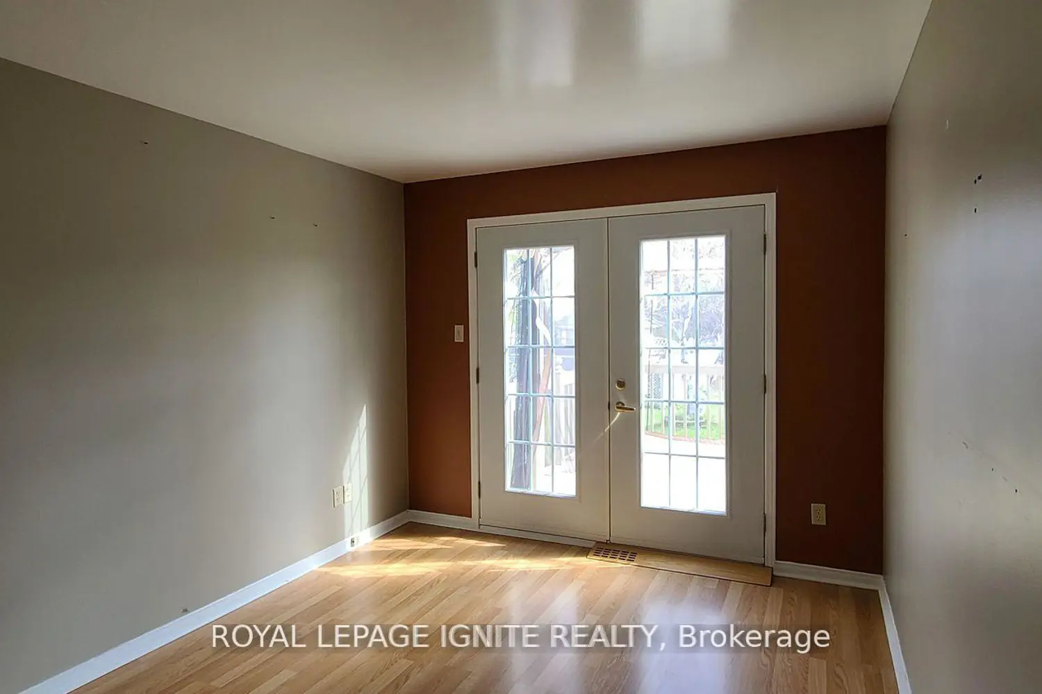 804 Champlain Drive photo 3