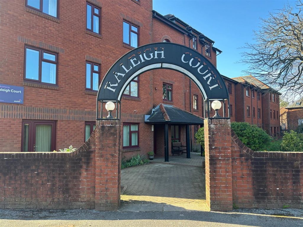 1 bed flat for salePolebarn Road, Trowbridge BA14 photo 2