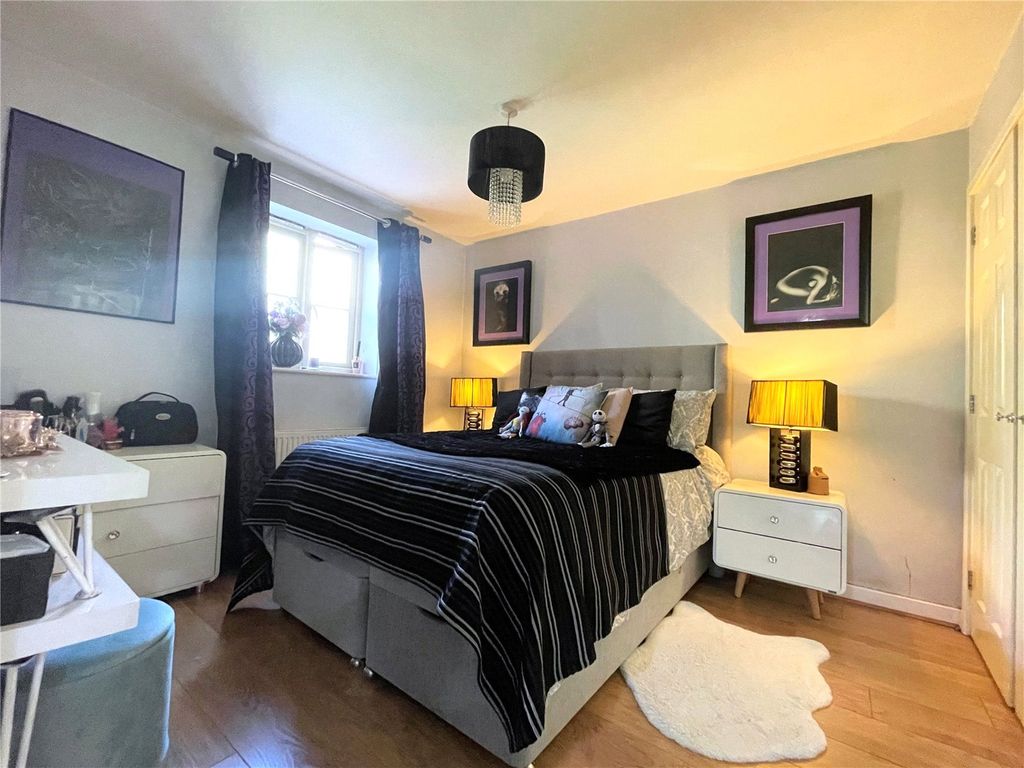 2 bed flat for saleMiddle Mead, Cirencester, Gloucestershire GL7 photo 5