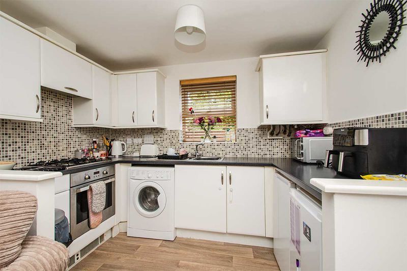 2 bed flat for saleSanders Way, Lichfield (Nr Shortbutts Lane) WS14 photo 3