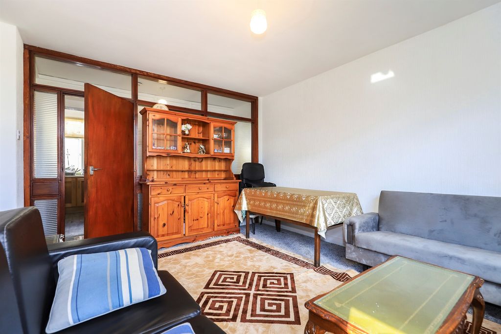 Additional image 4 of 2 bed flat for saleNewbridge Crescent, Wolverhampton WV6