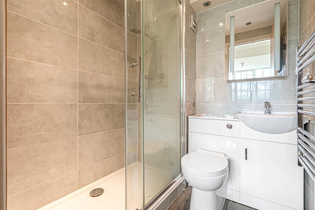 Additional image 12 of 2 bed flat for saleThe Laurels, Knighton Park Road, Leicester LE2