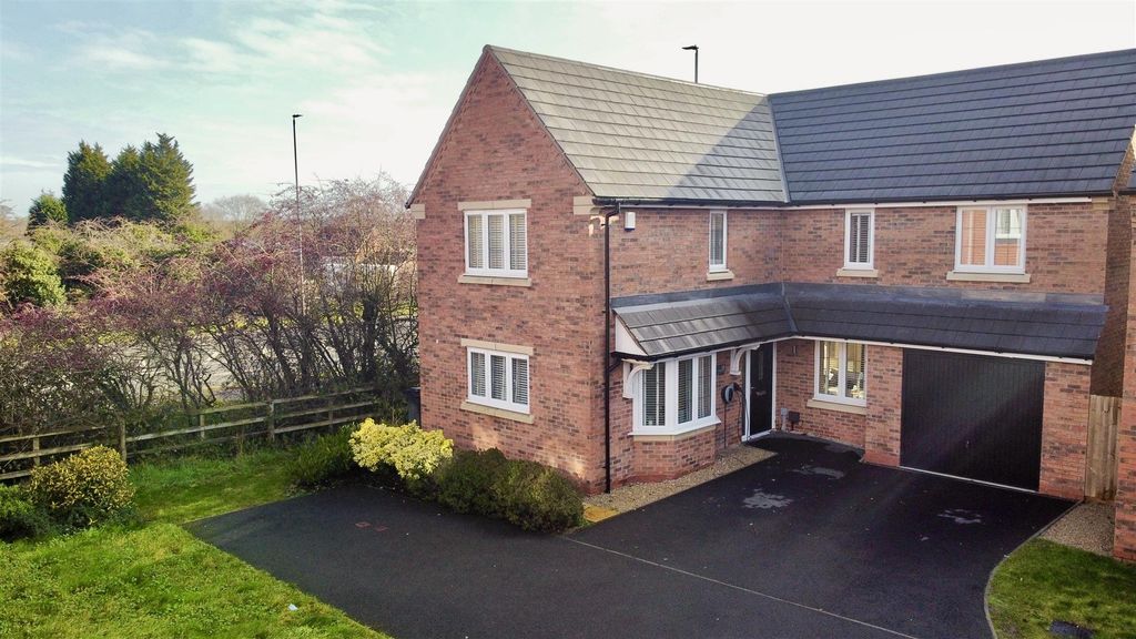 4 bed detached house for salePloughlands, Quorn LE12