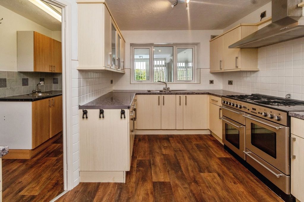 Additional image 2 of 5 bed detached house for saleClematis Drive, Pendeford, Wolverhampton WV9