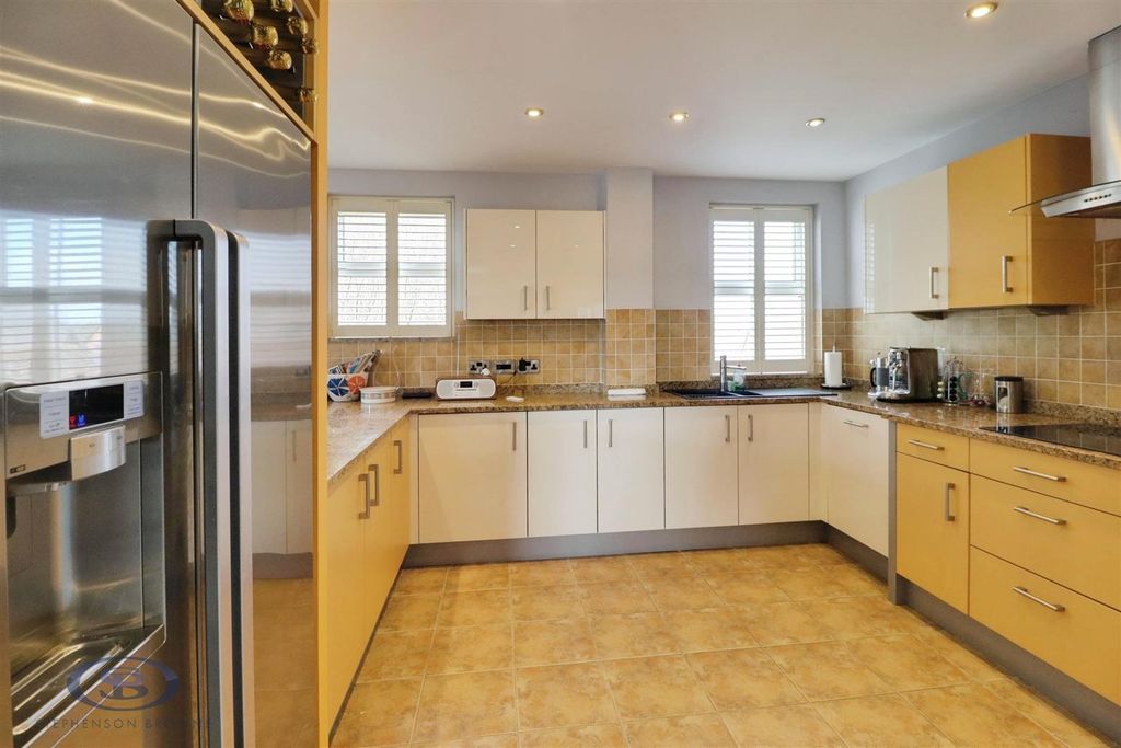 Additional image 4 of 3 bed flat for saleAshbourne Drive, Weston, Crewe CW2
