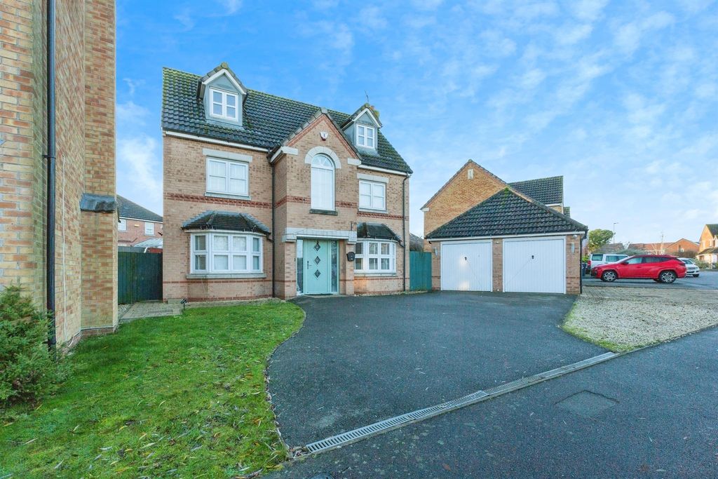 5 bed detached house for saleBadcock Way, Fleckney, Leicester LE8