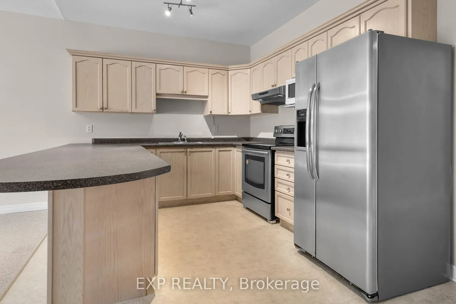 Additional image 3 of 5595 Drummond Road 23