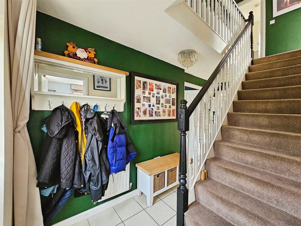 5 bed detached house for saleDavos Drive, Biddulph, Staffordshire Moorlands ST8 photo 5