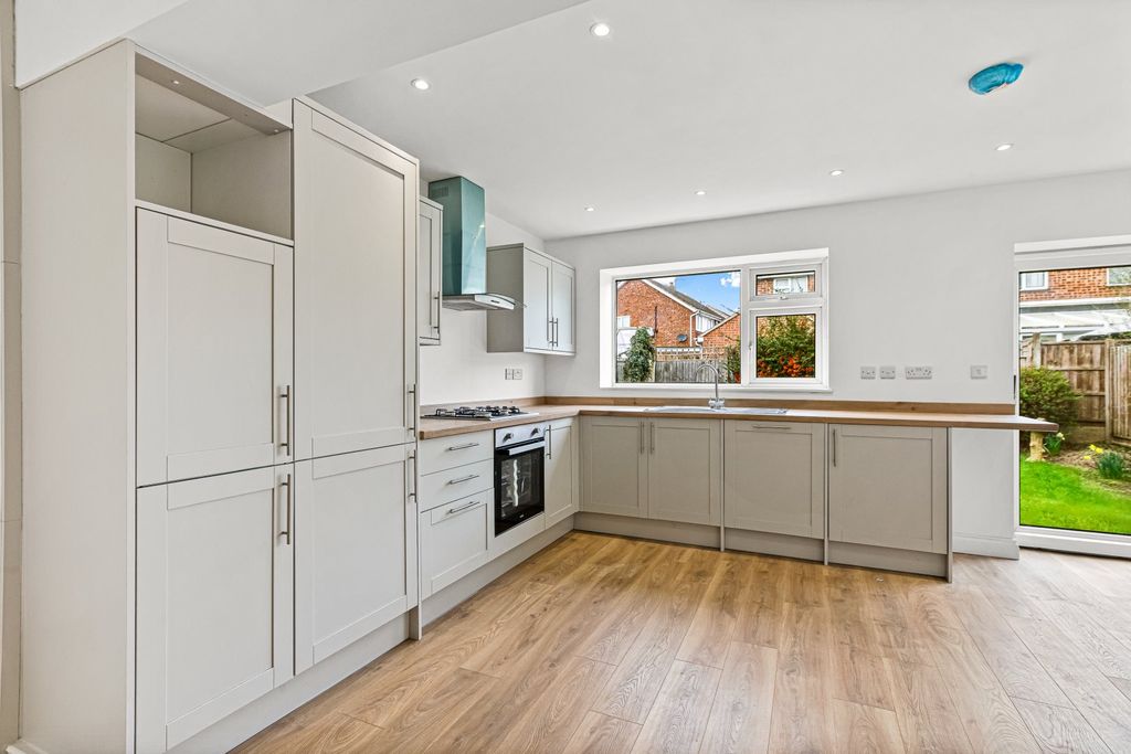 Additional image 12 of 3 bed semi-detached house for salePembroke Avenue, Wigston, Leicestershire LE18