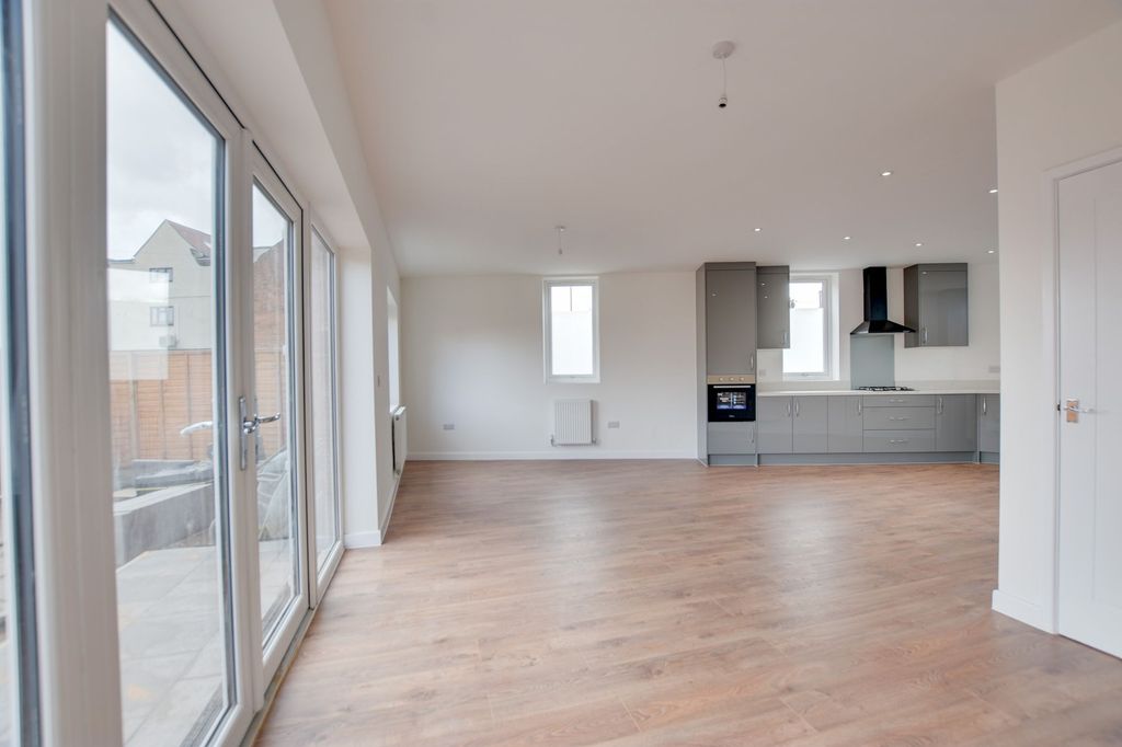 Additional image 8 of 4 bed end terrace house for saleGipsy Lane, Leicester LE4