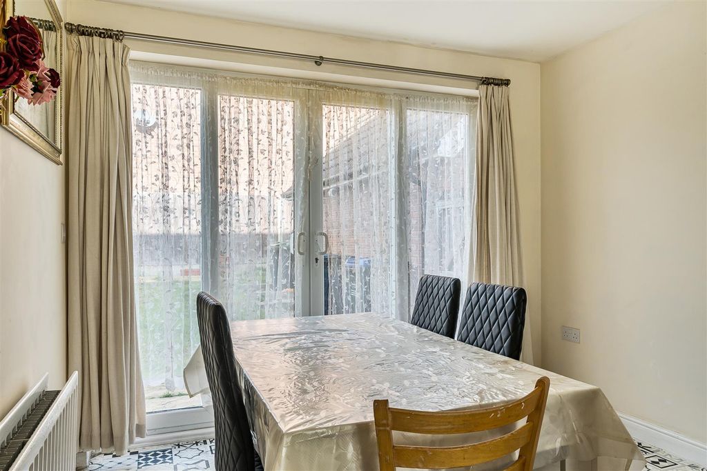 4 bed detached house for saleRowan Drive, Devizes SN10 photo 3