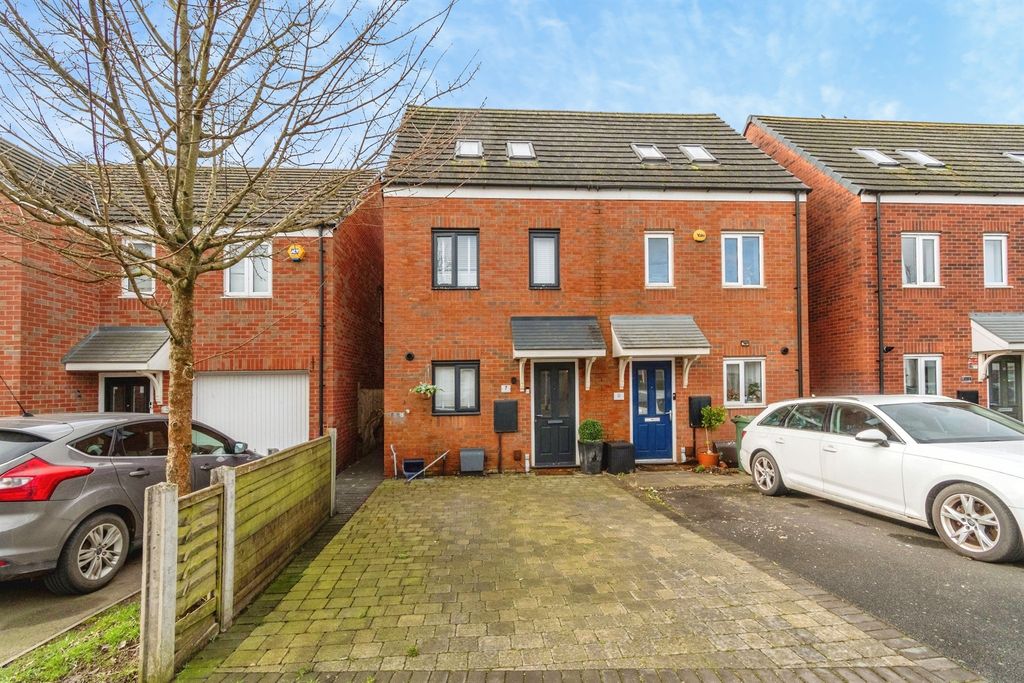 3 bed semi-detached house for saleWinding House Drive, Hednesford, Cannock WS12