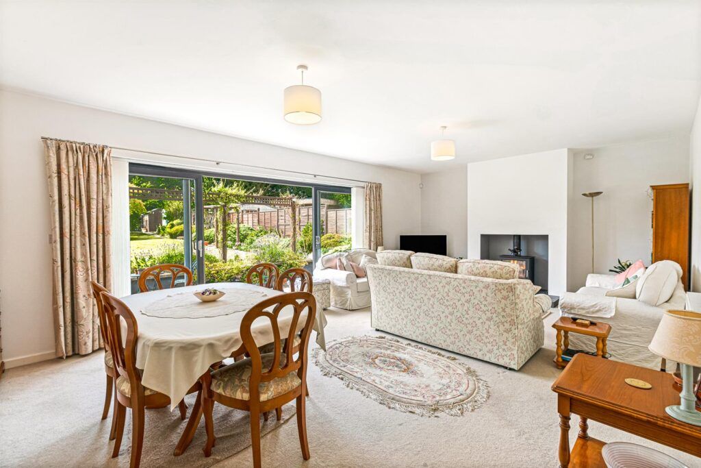 3 bed bungalow for saleManor Road Extension, Oadby LE2 photo 3