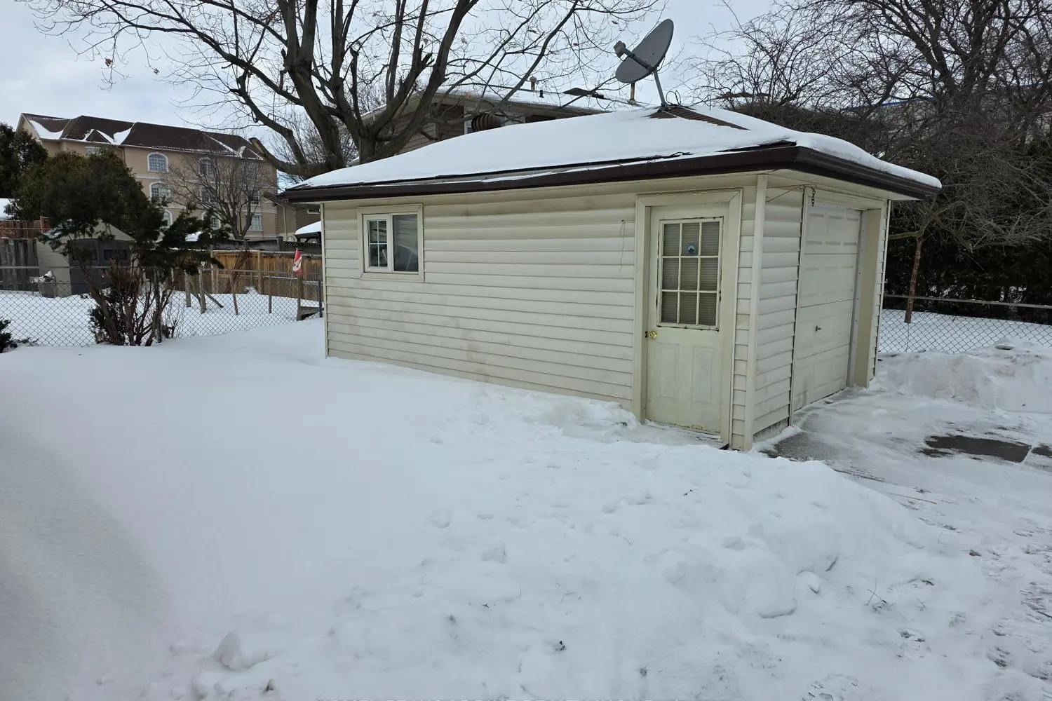 Additional image 16 of 2 Rideau Crescent