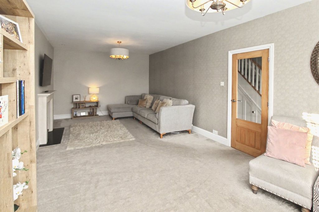 Additional image 7 of 4 bed detached house for saleLittle Glen Road, Glen Parva, Leicester LE2