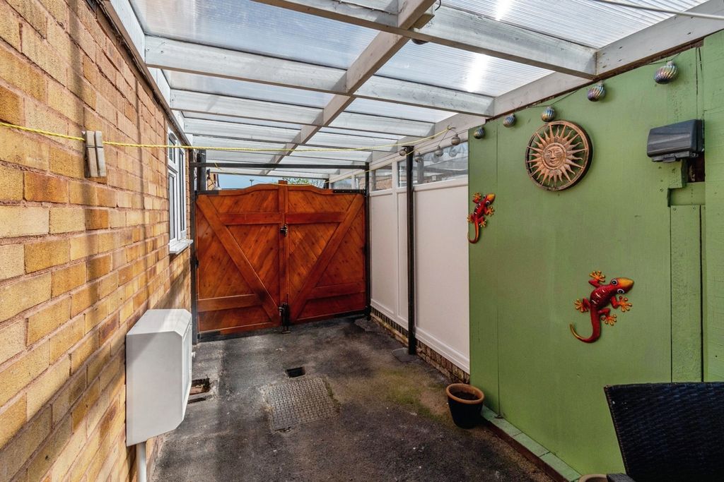 Additional image 20 of 3 bed bungalow for saleMount Close, Cheslyn Hay, Walsall WS6