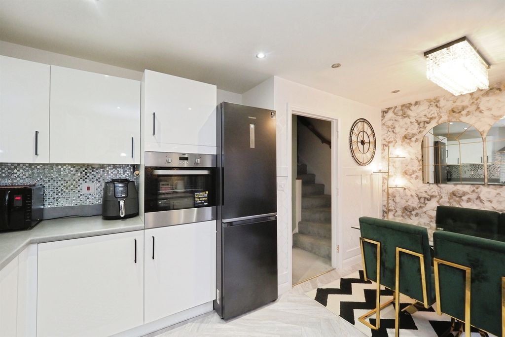 Additional image 6 of 3 bed semi-detached house for saleBrookes Crescent, Hugglescote, Coalville LE67