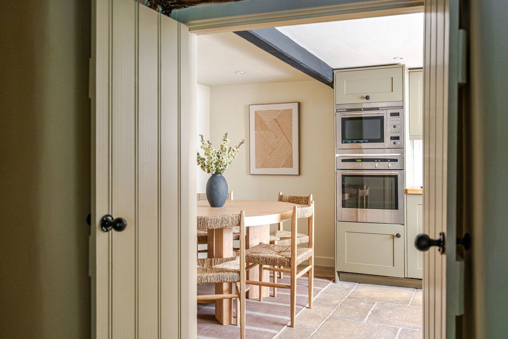 4 bed cottage for saleWaterside, Castle Combe SN14 photo 4