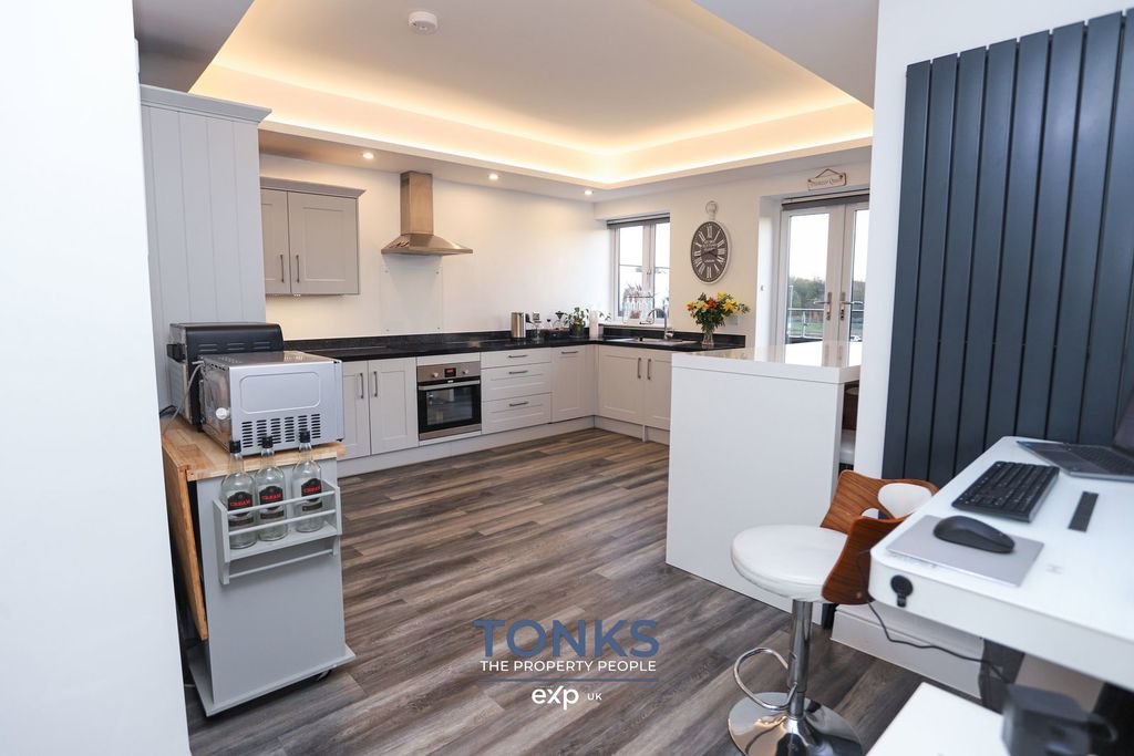 Additional image 5 of 2 bed flat for saleBaggeridge House, Roadstone Drive, Dudley, West Midlands DY3