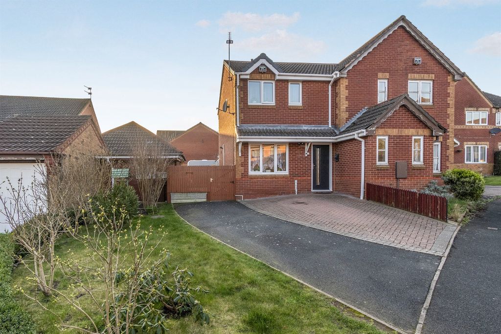 2 bed semi-detached house for saleFuchsia Drive, Pendeford, Wolverhampton WV9