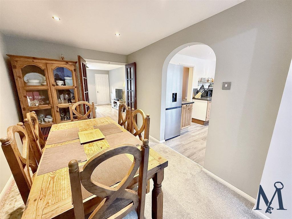 3 bed detached house for saleThomas Road, Whitwick, Coalville LE67 photo 5