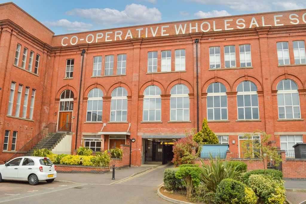4 bed town house for saleWheatsheaf Court, Knighton Fields, Leicester LE2