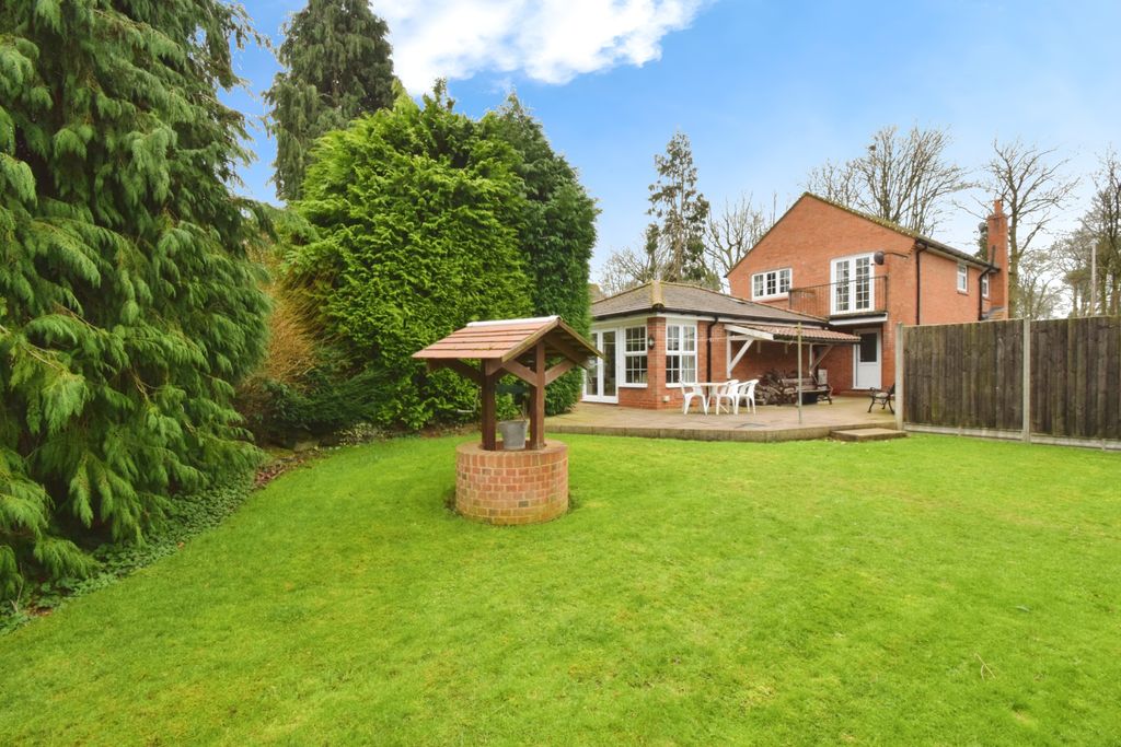 Additional image 2 of 3 bed detached house for saleThe Oval, Oadby, Leicester, Leicestershire LE2