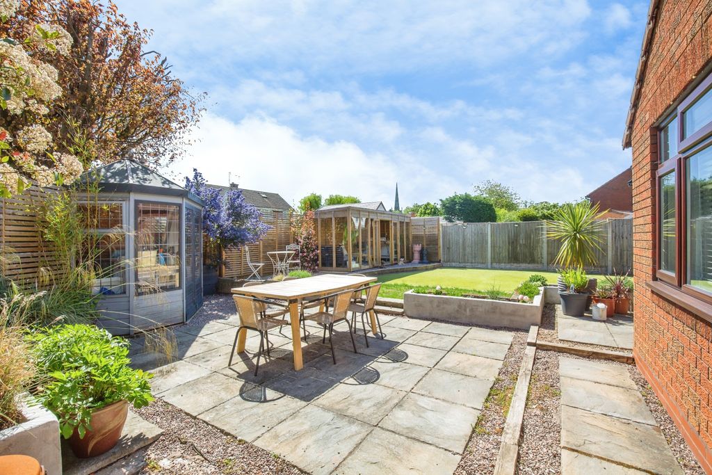 4 bed detached house for saleHome Farm Close, Witherley CV9 photo 4