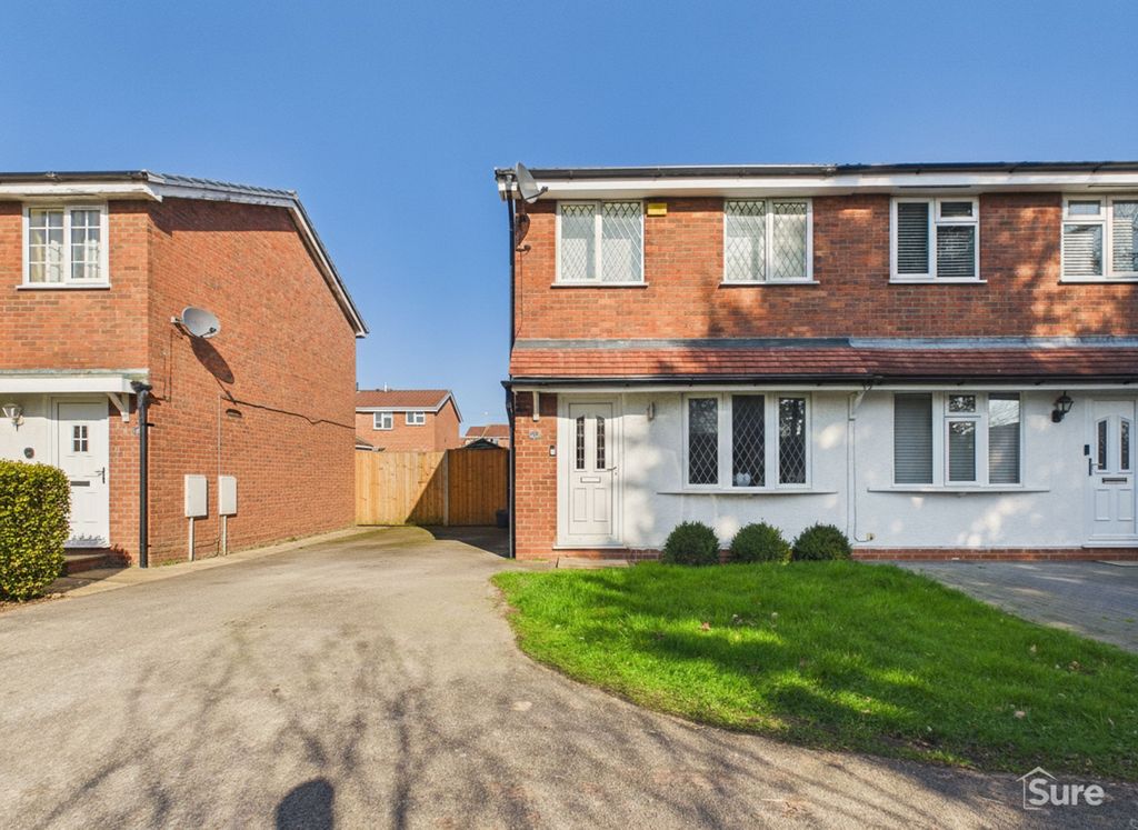 2 bed semi-detached house for saleCrestwood Close, Stretton DE13