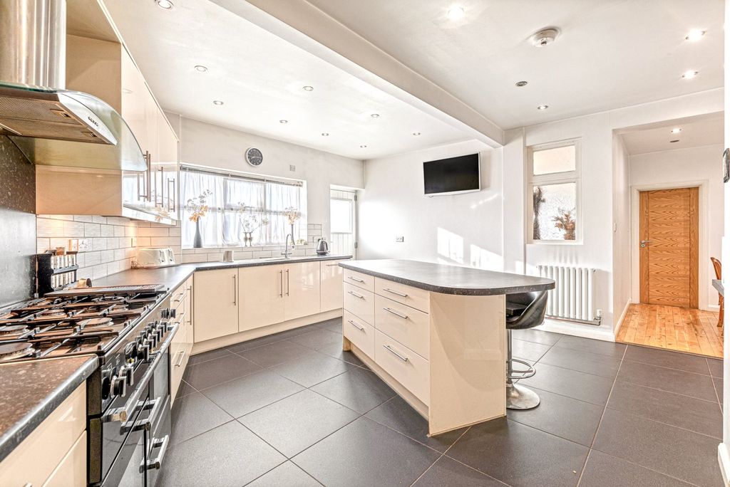 Additional image 8 of 5 bed detached house for saleTennis Court Drive, Humberstone, Leicester, Leicestershire LE5
