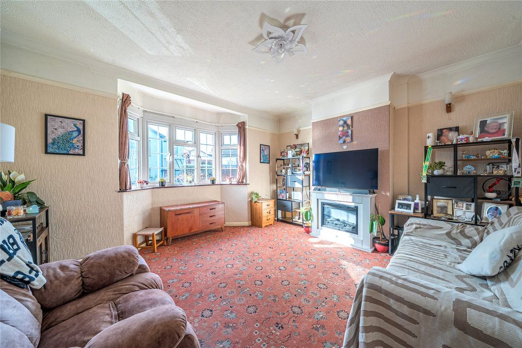 3 bed semi-detached house for saleSt. Leonards, Exeter EX2 photo 2