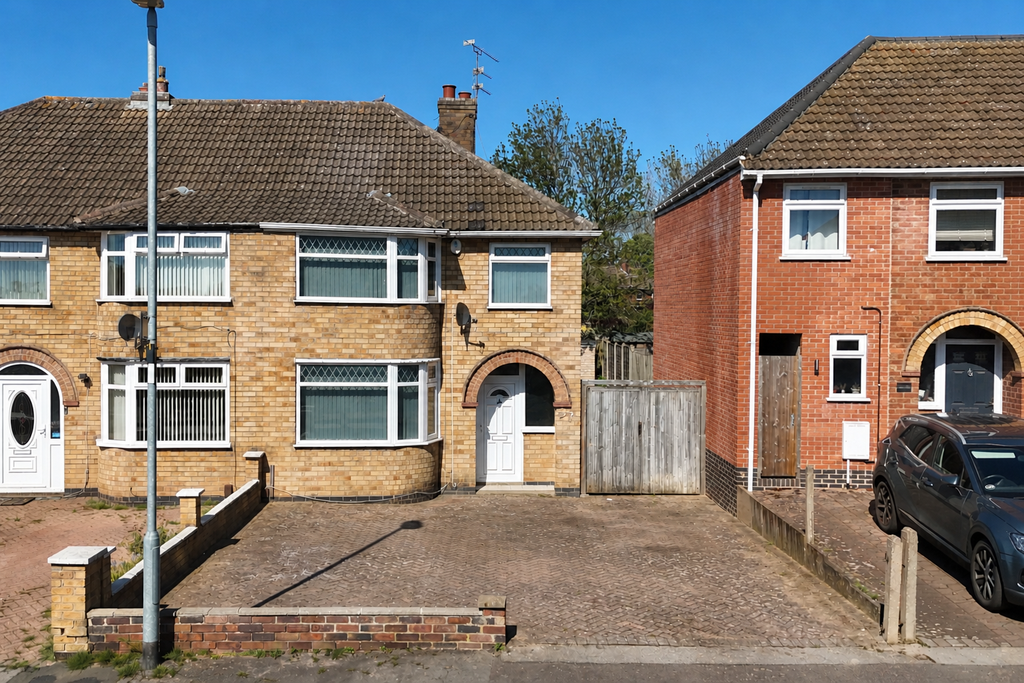 3 bed semi-detached house for saleChislehurst Avenue, Leicester, Leicestershire LE3