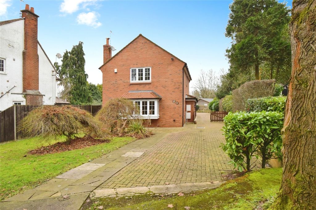 3 bed detached house for saleThe Oval, Oadby, Leicester, Leicestershire LE2