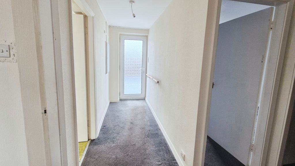 2 bed flat for saleParkside Shopping Precinct, Stafford ST16 photo 2