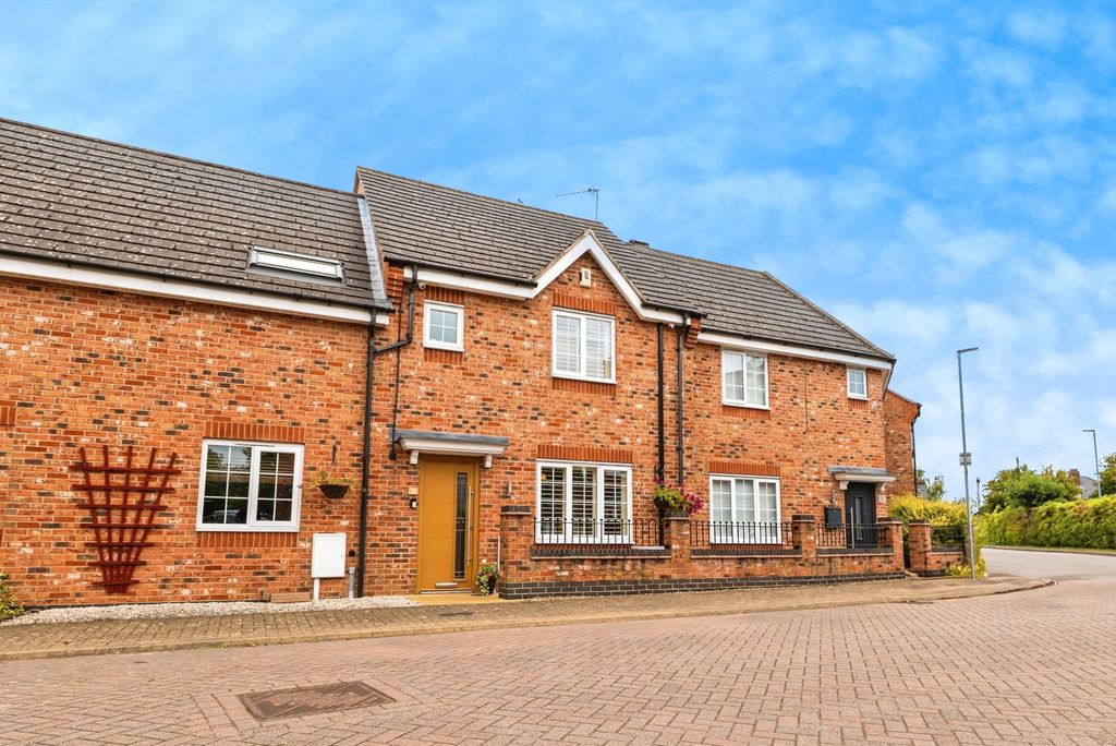 3 bed semi-detached house for saleHickling Close, Rothley, Leicester LE7