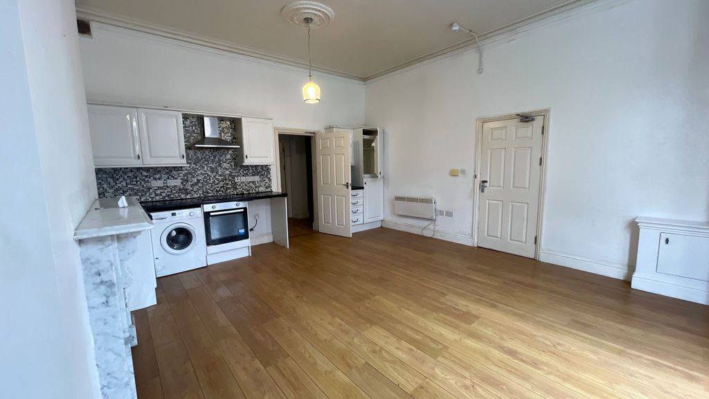 2 bed flat for saleSaxby Street, Leicester LE2 photo 2