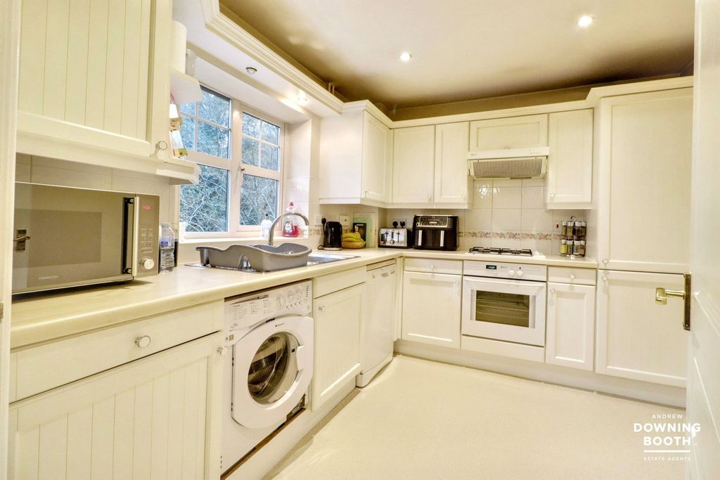 Additional image 2 of 2 bed flat for saleHorsley Road, Streetly, Sutton Coldfield B74