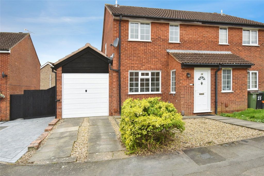 3 bed semi-detached house for saleAcorn Way, Wigston, Leicestershire LE18
