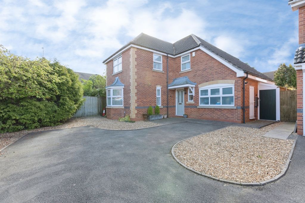 4 bed detached house for saleColtsfoot Road, Hamilton, Leicester LE5