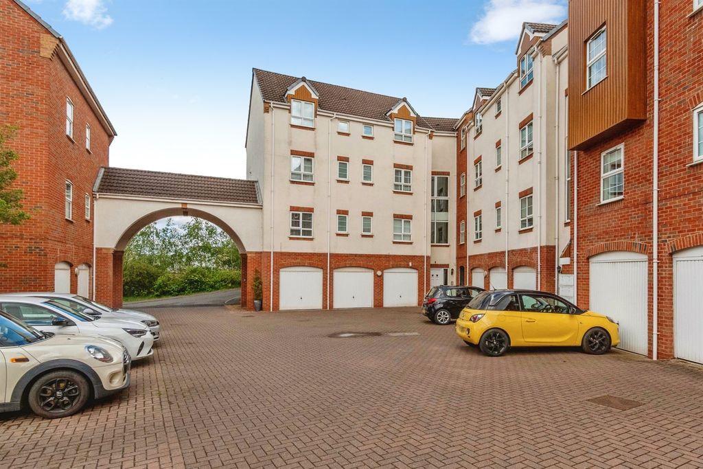2 bed flat for saleBinary Mews, Walsall WS9 photo 2